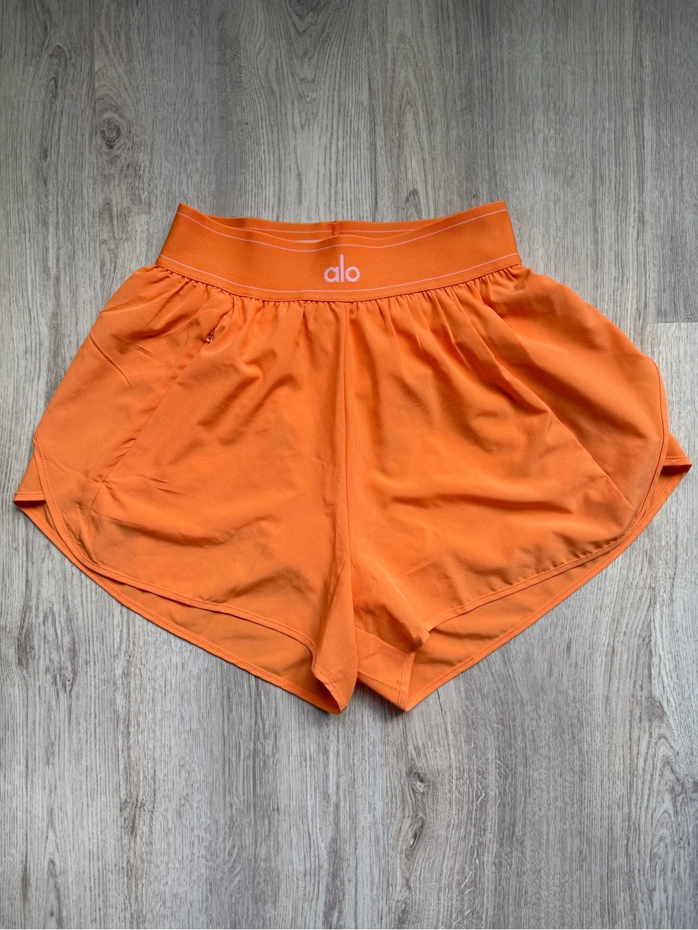 ALO Yoga - Match Point Short in Satsuma Breeze / Bright Orange - size XS